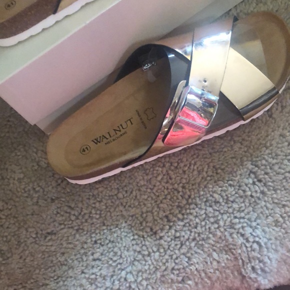 NWT - walnut Melbourne - gold scuff with buckle - Picture 3 of 7